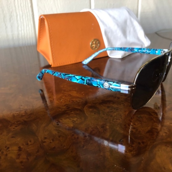 Tory Burch Silver/Blue  Aviator Sunglasses w Case - Picture 2 of 4